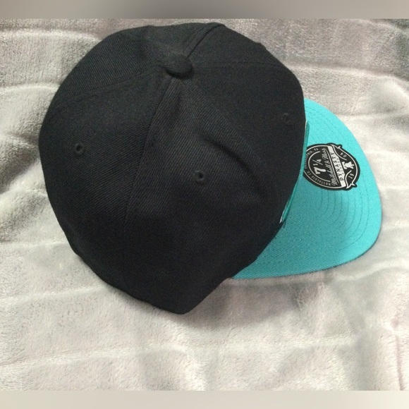 Mitchell & Ness Black and Teal San Antonio Spurs Fitted Hat - Picture 4 of 8